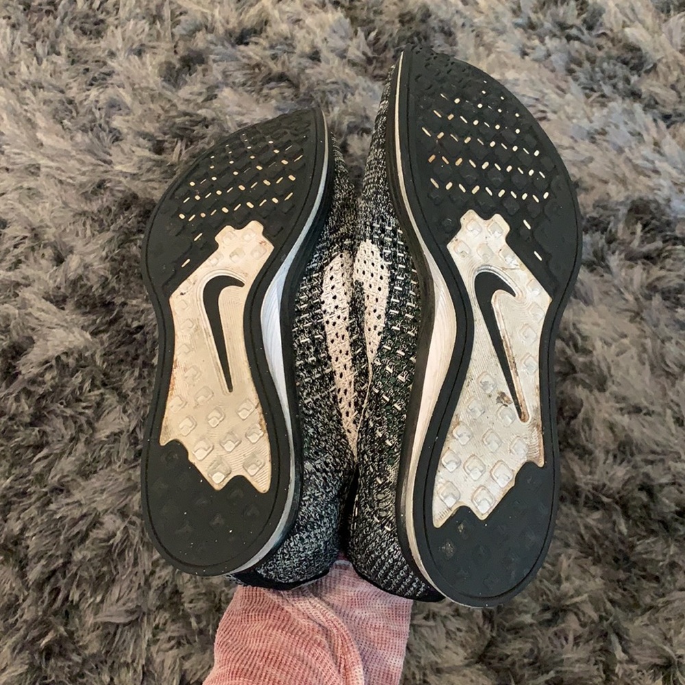 mens white and grey nike shoes